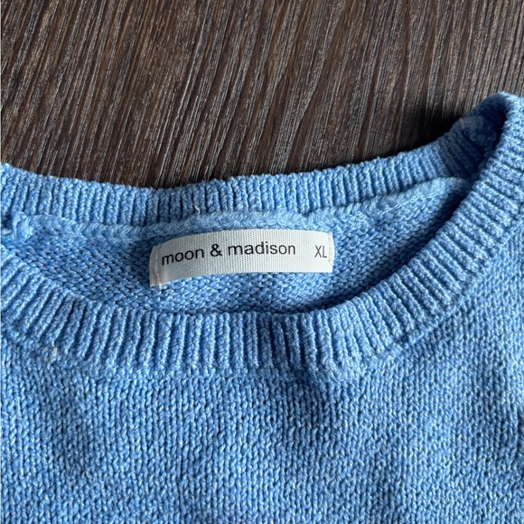 Moon & Madison Blue and White Cropped Crew Neck Sweater with Floral Design - Picture 2 of 3